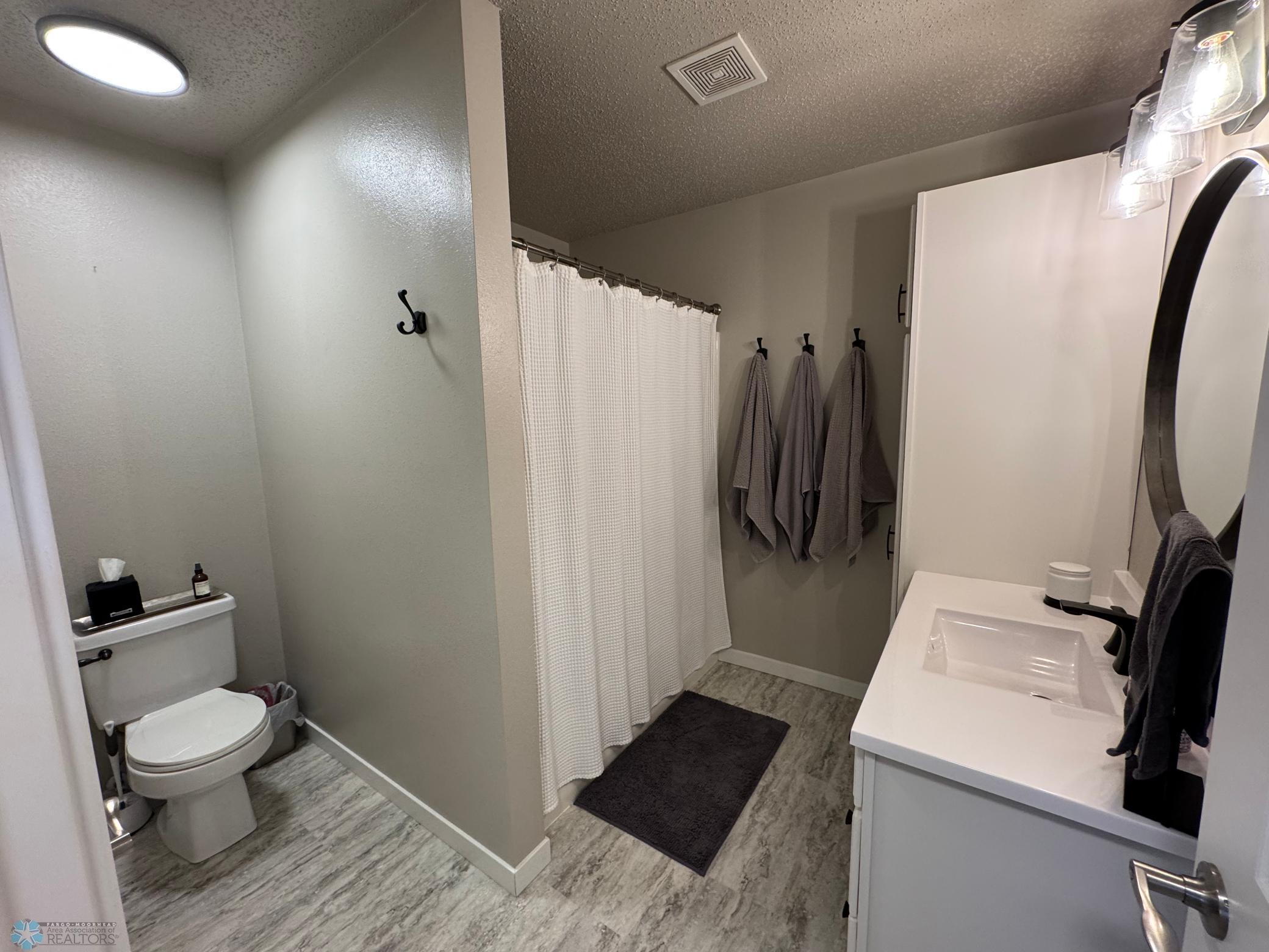 12. Main Bath 1.1.jpeg