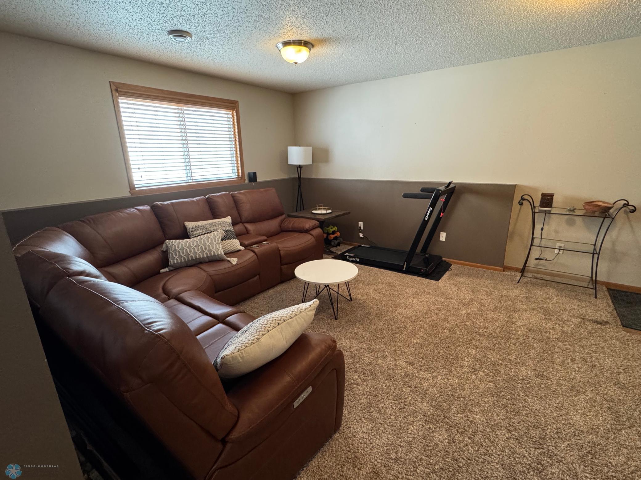 15. Family room 1.2.jpeg