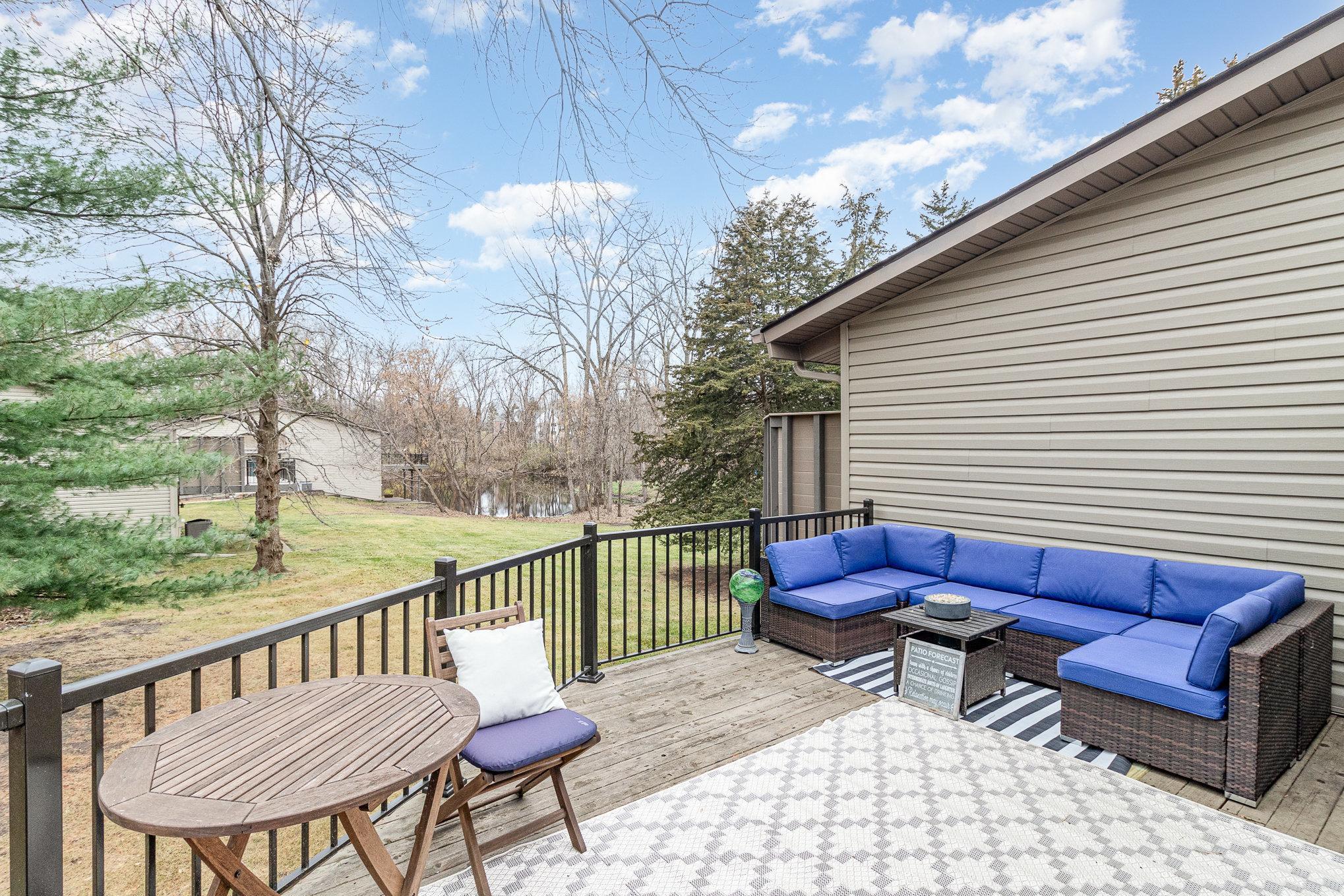 Upper Deck with Great View!