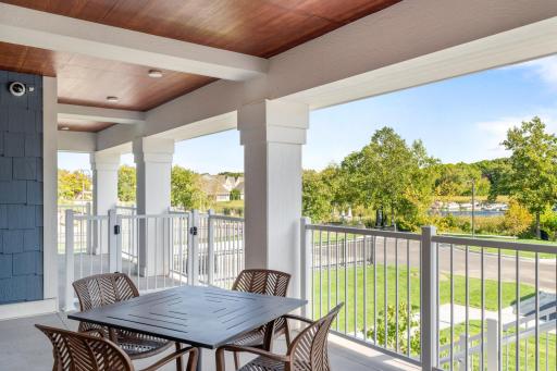 Enjoy the relaxing lakeside retreat!