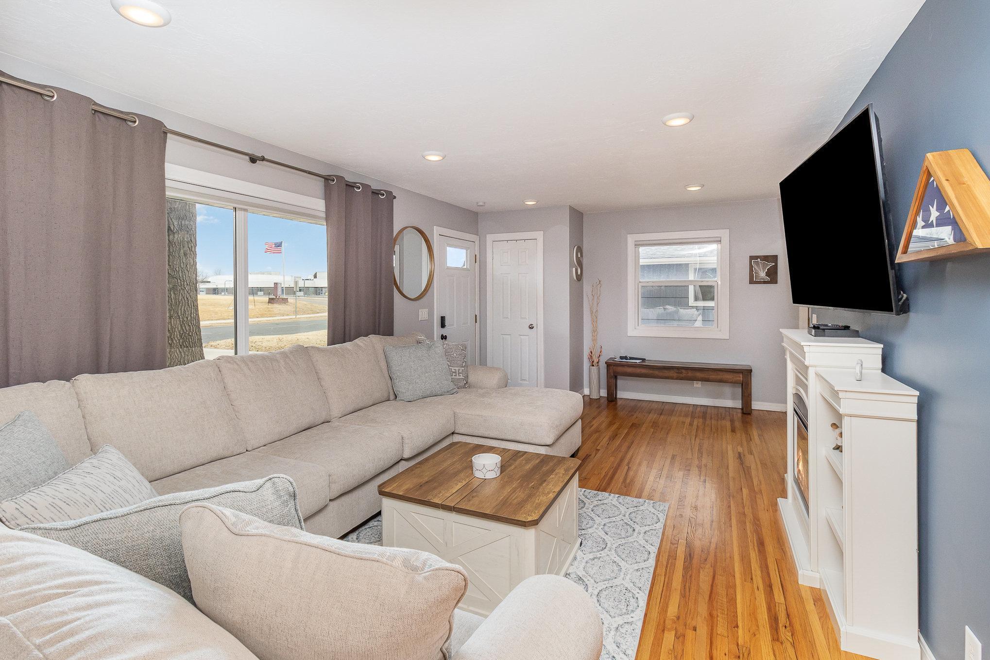 Oh my! Check out the gleaming hardwood floors!