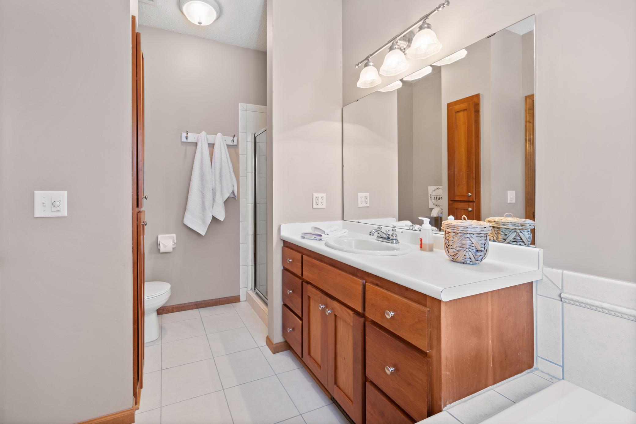 Bright Ensuite Bath.jpg