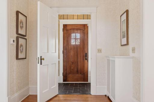 2508 W Lake Of The Isles Parkway, Minneapolis, MN 55405
