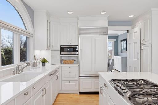 2508 W Lake Of The Isles Parkway, Minneapolis, MN 55405