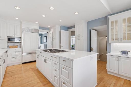 2508 W Lake Of The Isles Parkway, Minneapolis, MN 55405