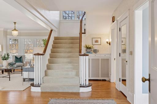 2508 W Lake Of The Isles Parkway, Minneapolis, MN 55405