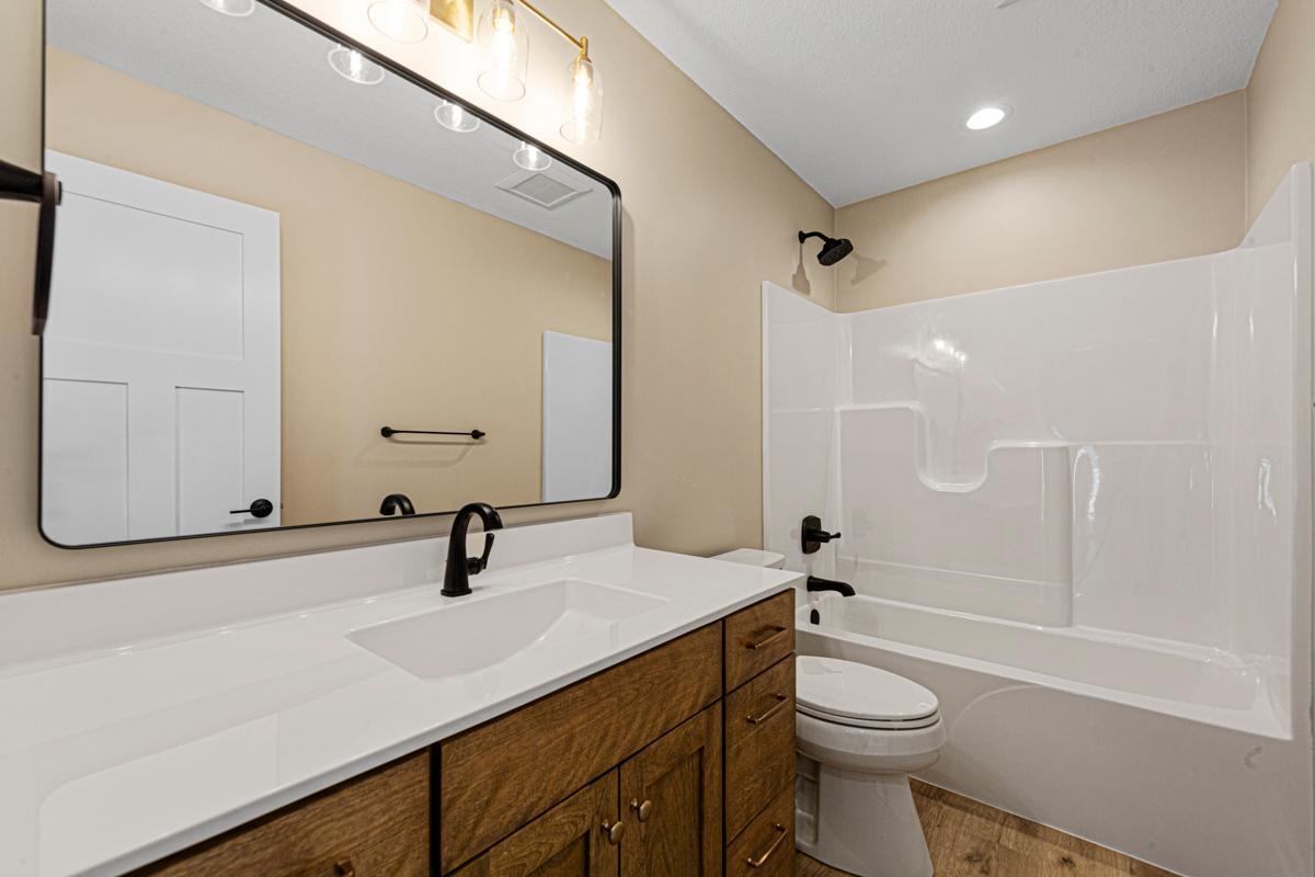 34 Bathroom.jpg