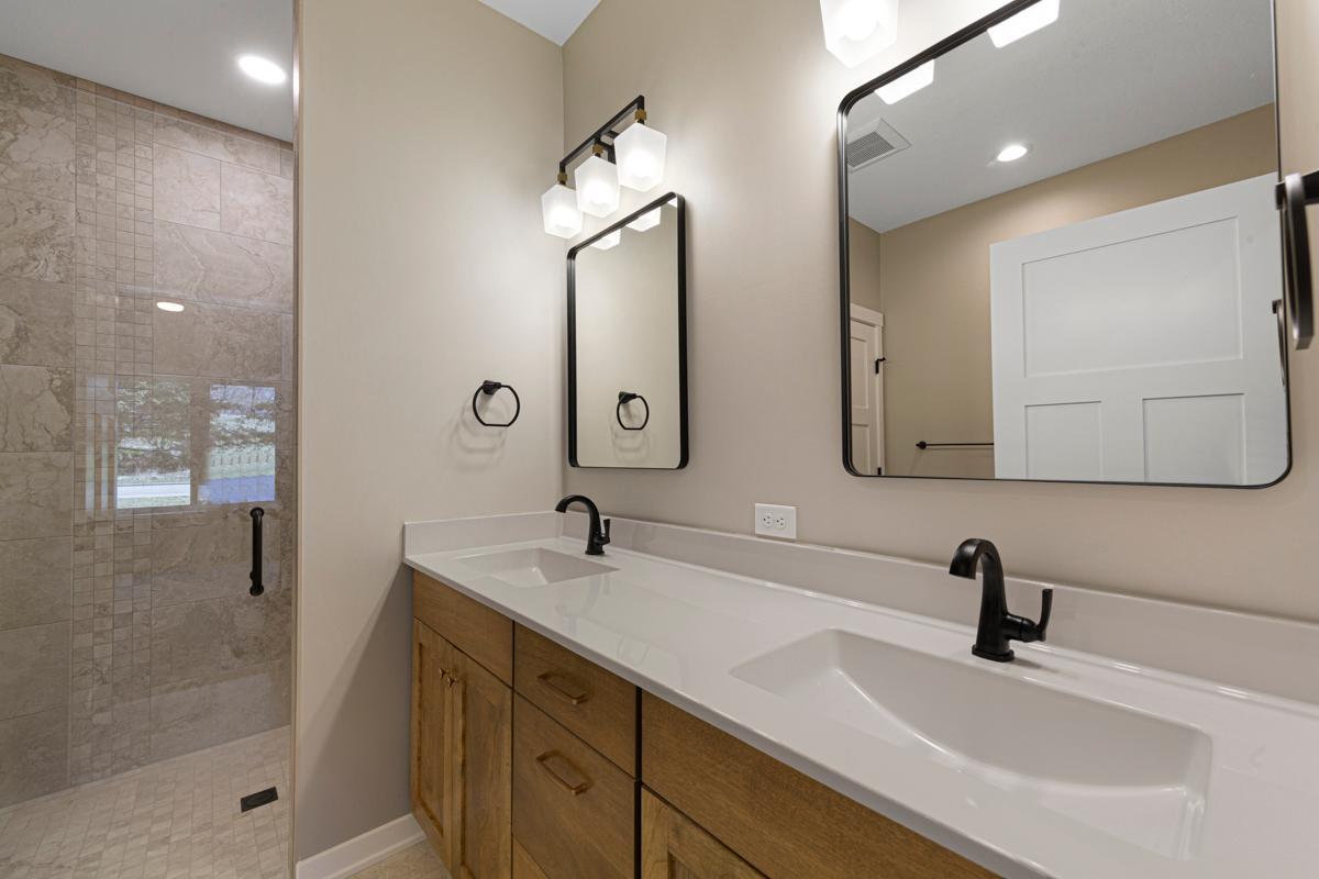 27 Main bathroom.jpg
