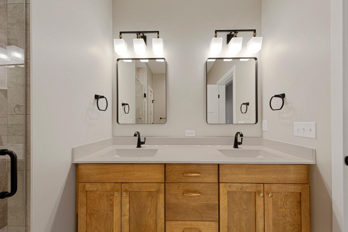 28 Main bathroom.jpg