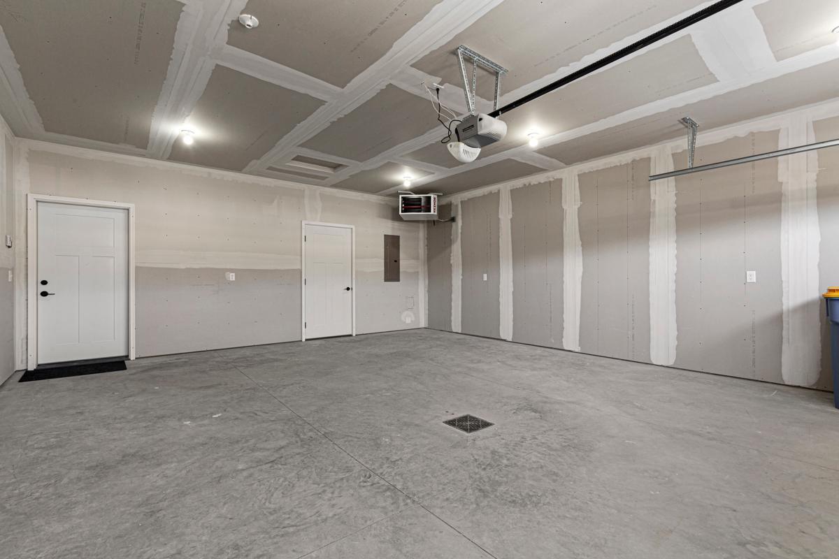 35 Garage.jpg