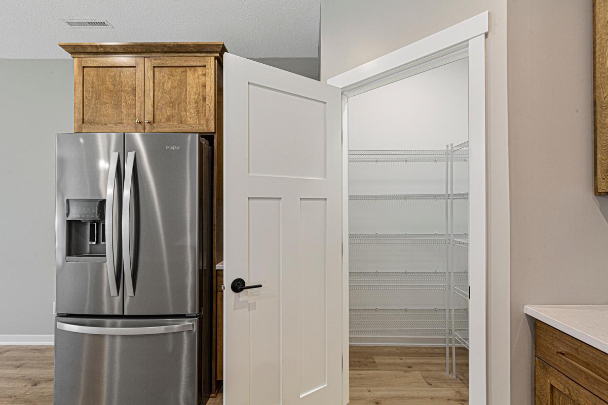 14 Pantry.jpg