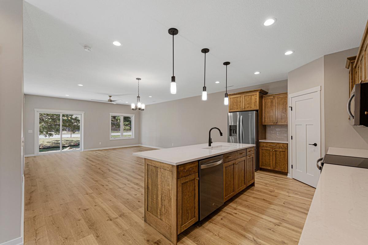 10 Kitchen.jpg