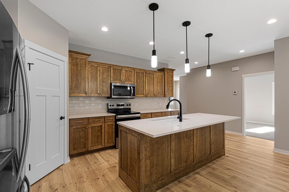 13 Kitchen.jpg