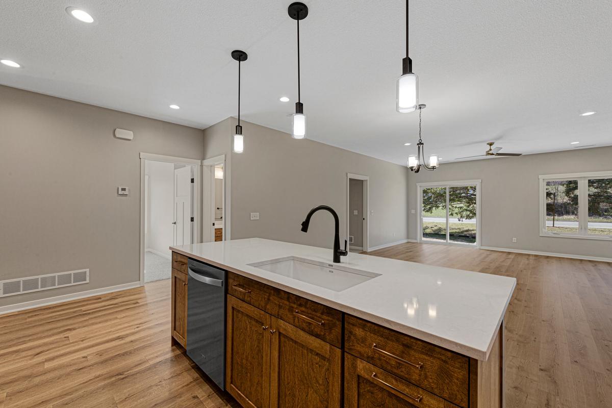 17 Kitchen (1).jpg