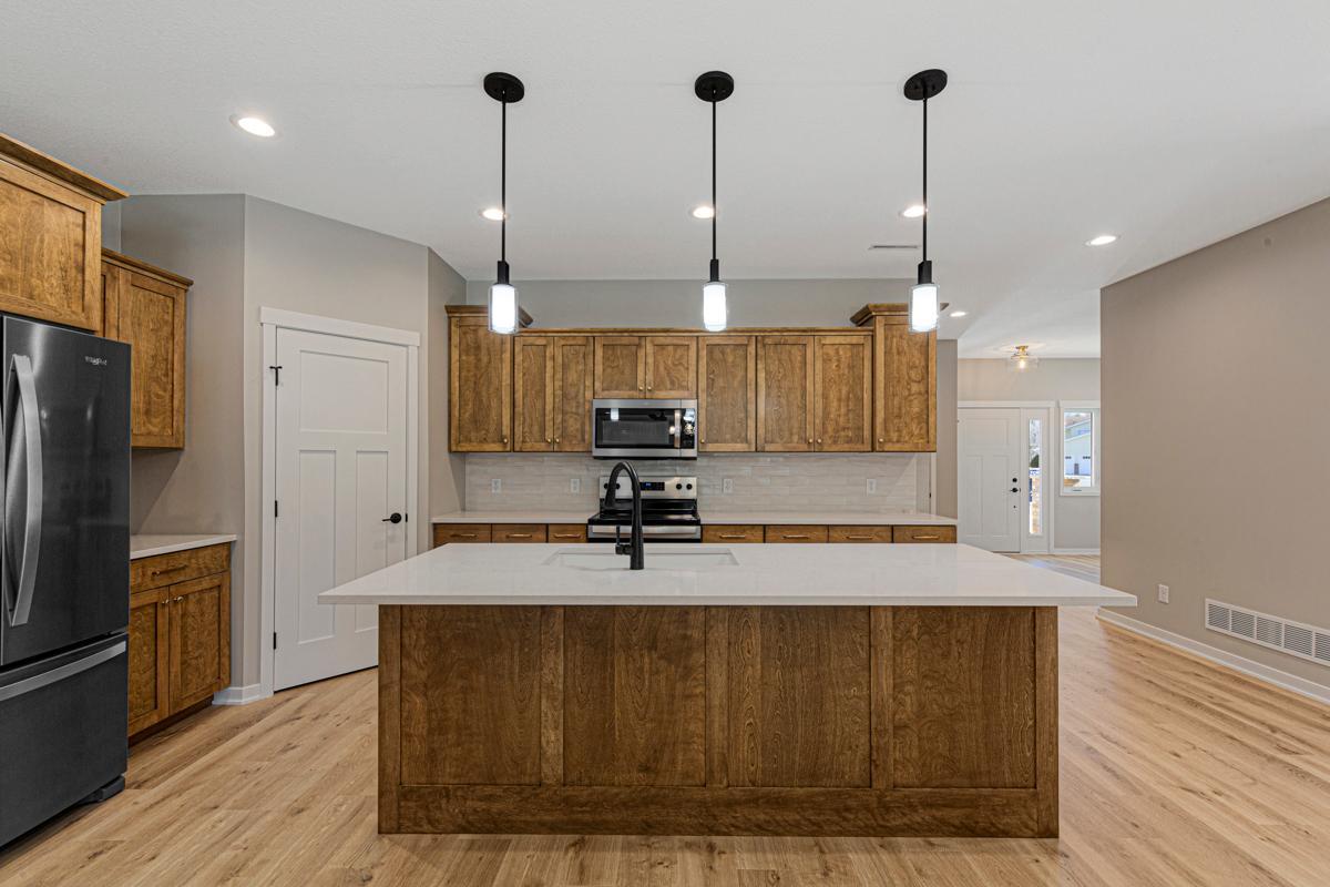 12 Kitchen.jpg