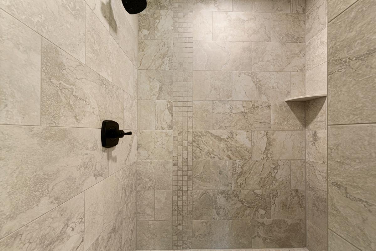 29 Main bathroom.jpg
