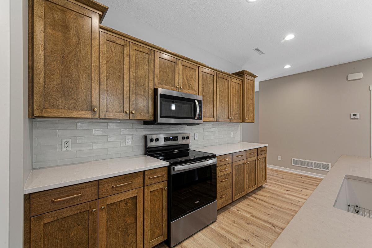 16 Kitchen.jpg