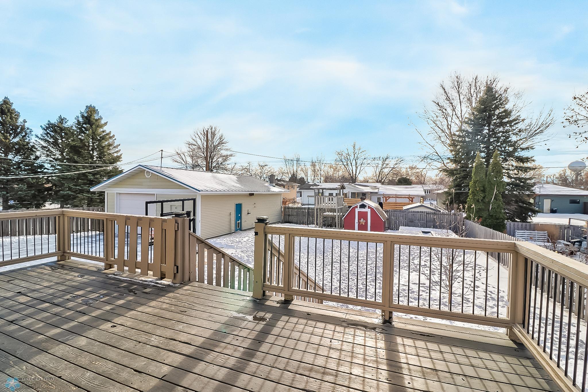 Backyard_deck1_2.jpg