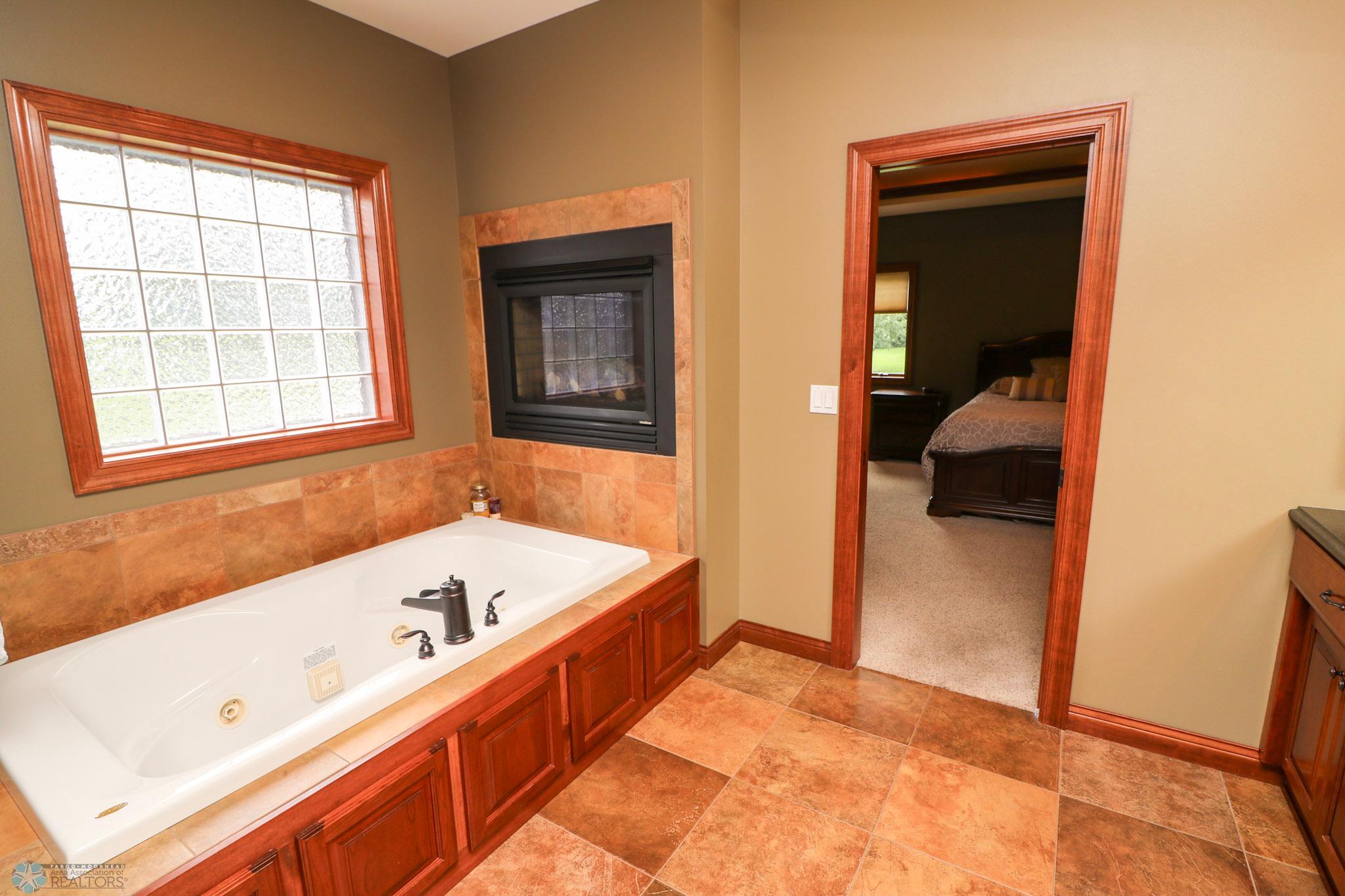primary bath-jetted tub