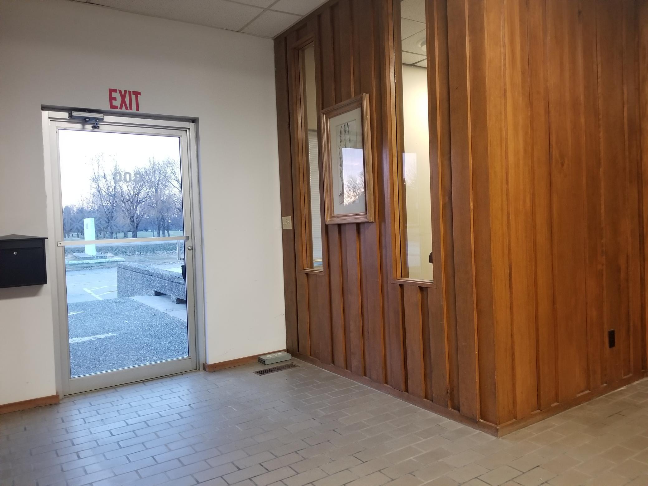 Entrance & lobby