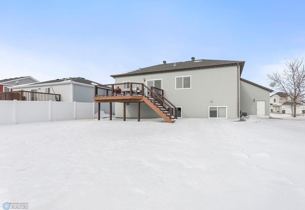 Back of hom e+ yard