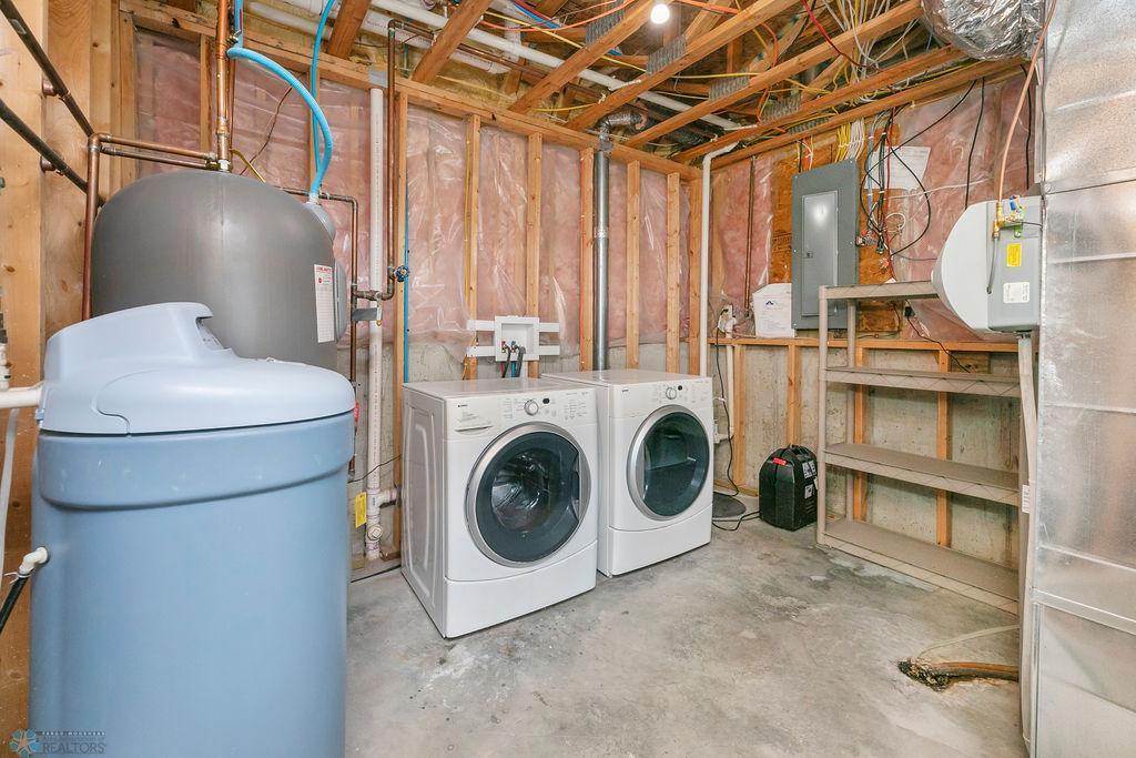 Washer + Dryer included