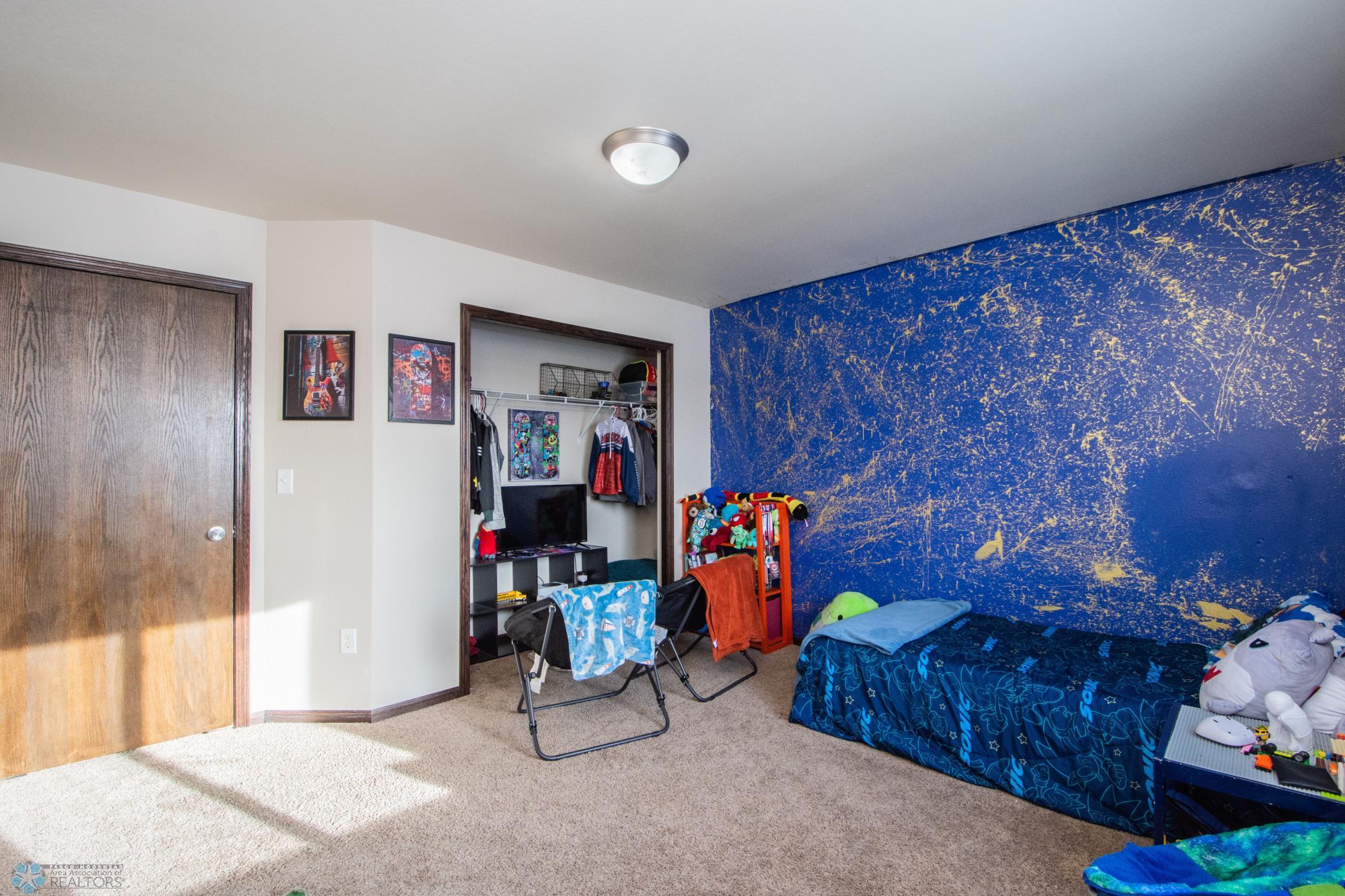 2nd bedroom