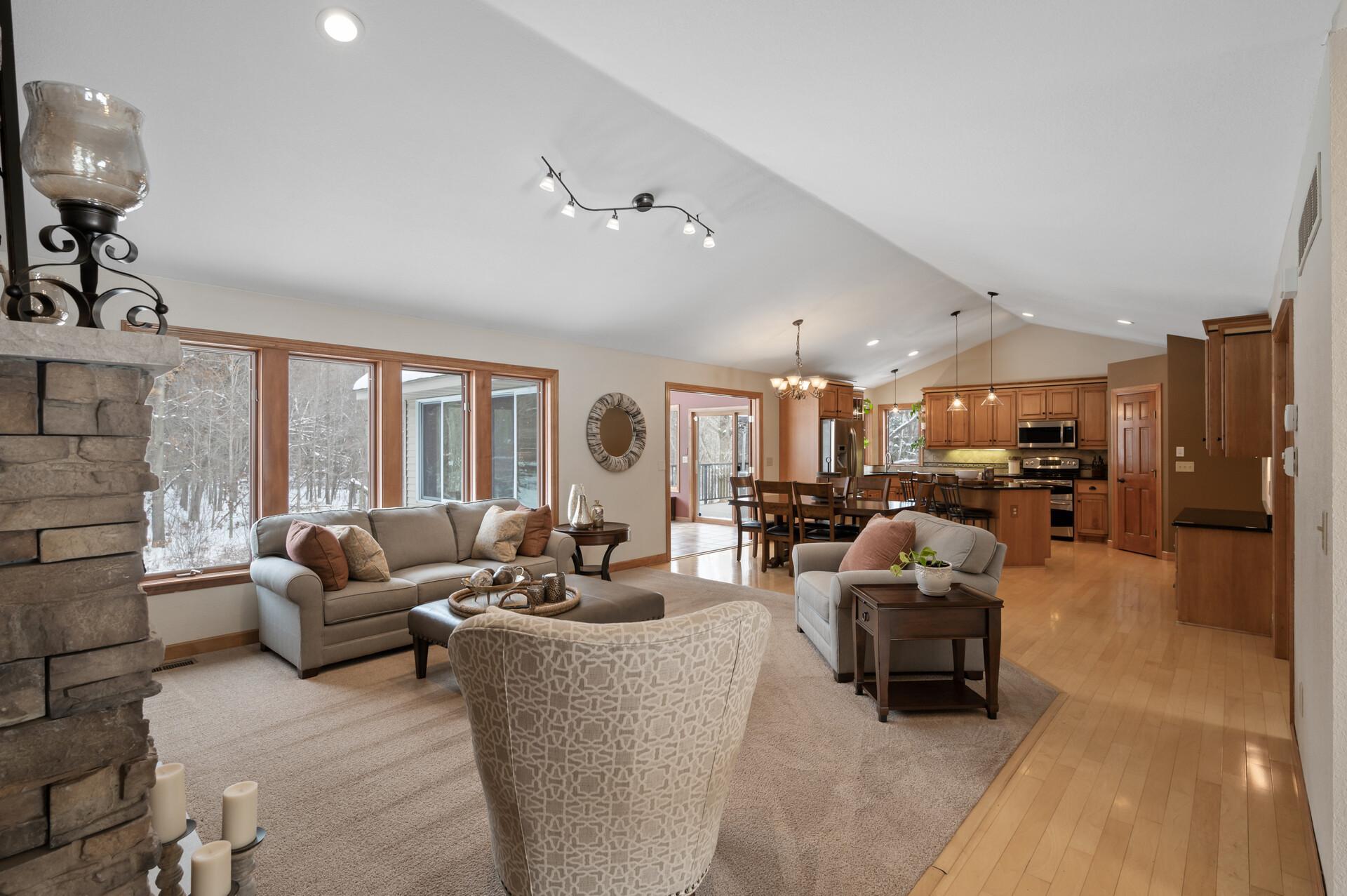 Open flow and so much natural light!