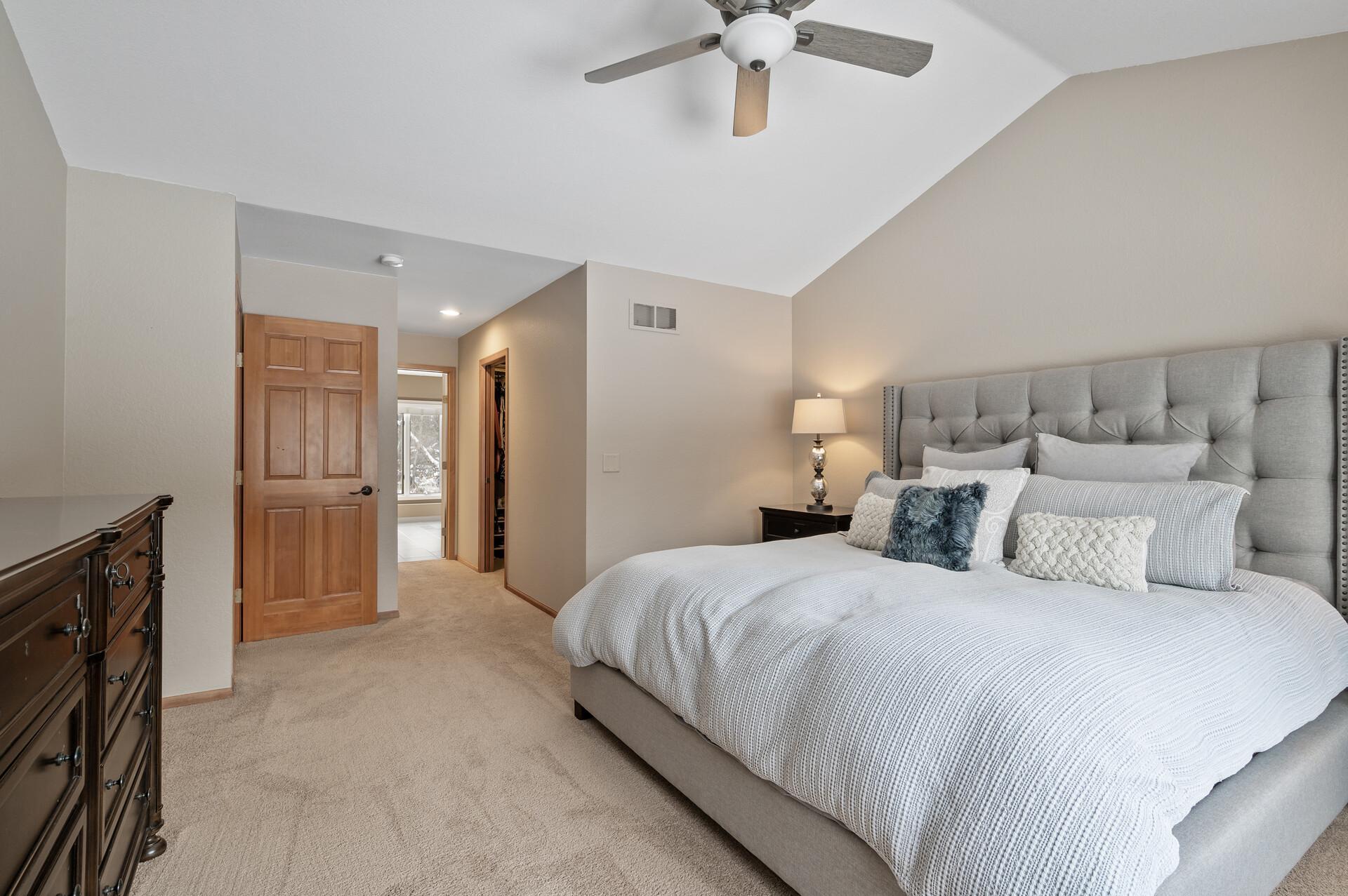 Owner's expansive en suite