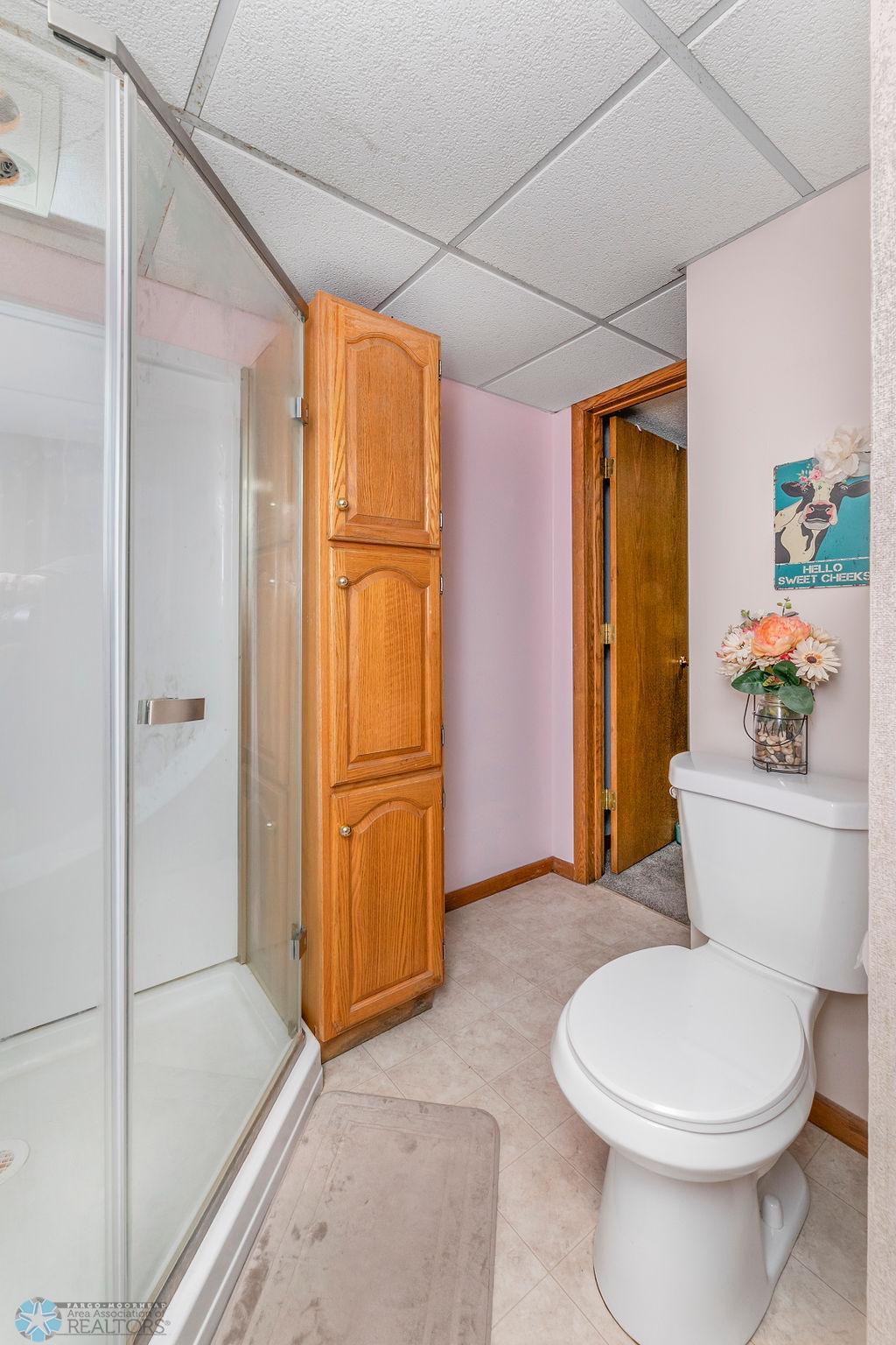 3/4 Hollywood Bathroom