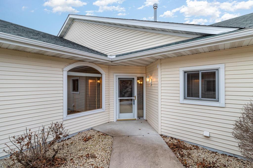 652 Aqua Cir small.jpg No stairs leading into the home.jpg