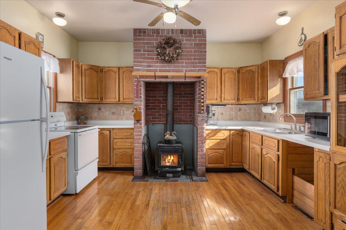 08-Kitchen.jpg