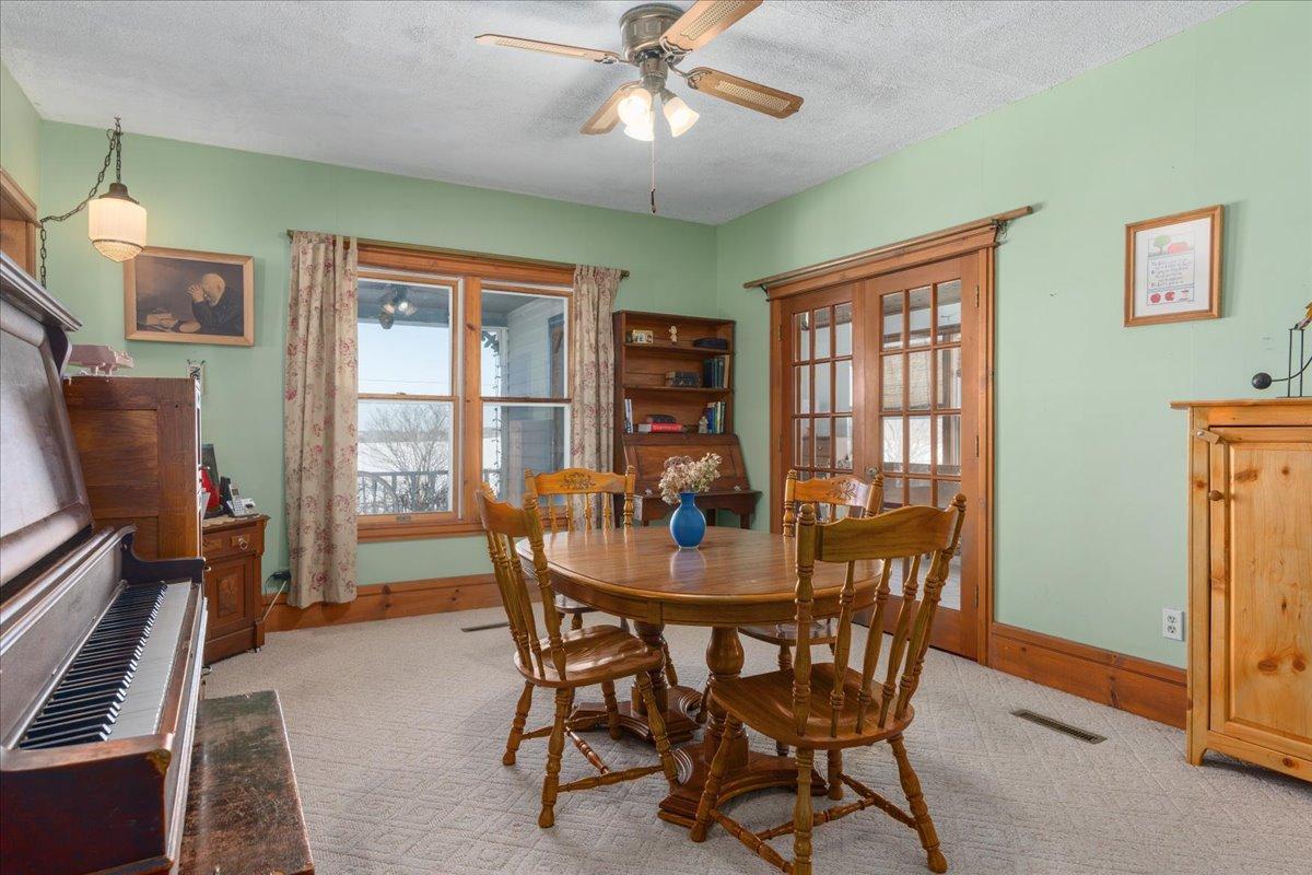 12-Dining Room.jpg