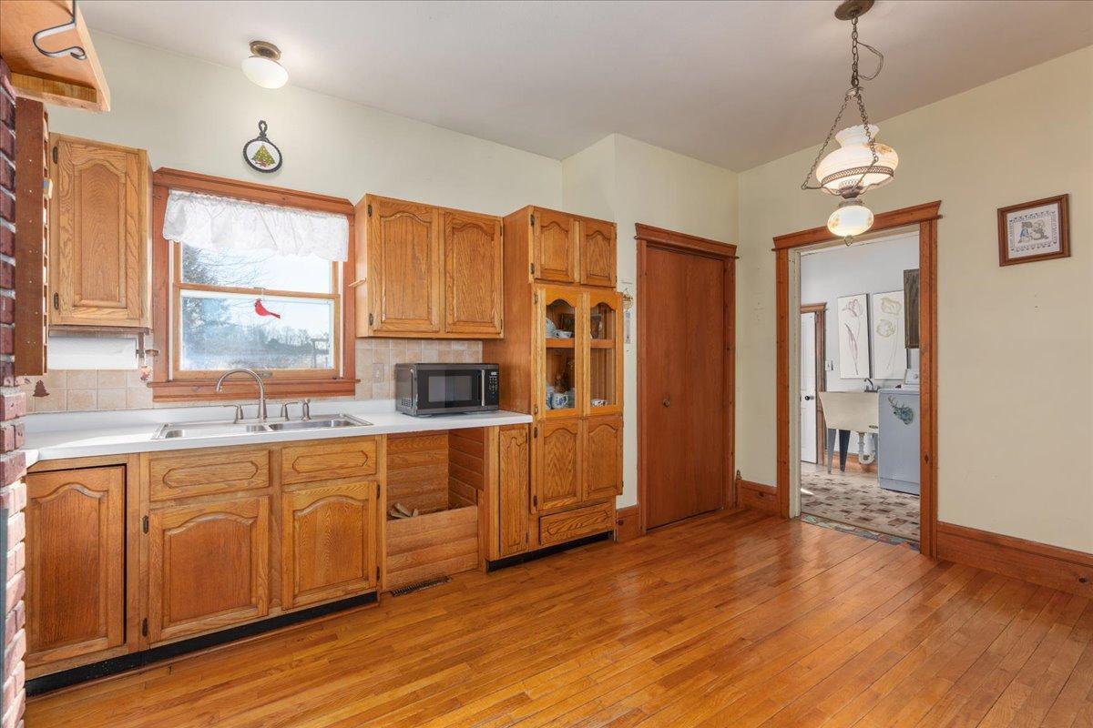 09-Kitchen.jpg