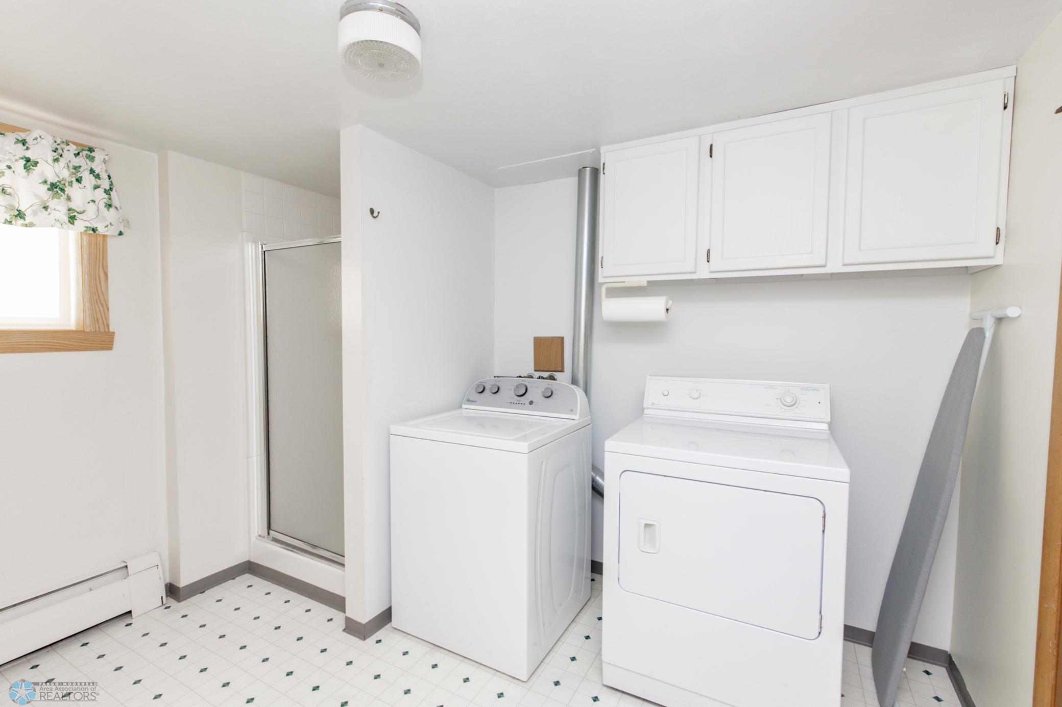 Bathroom 3/Laundry