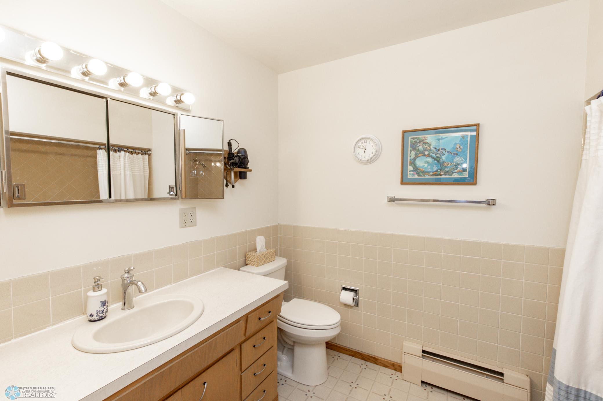 Bathroom 2 - Full