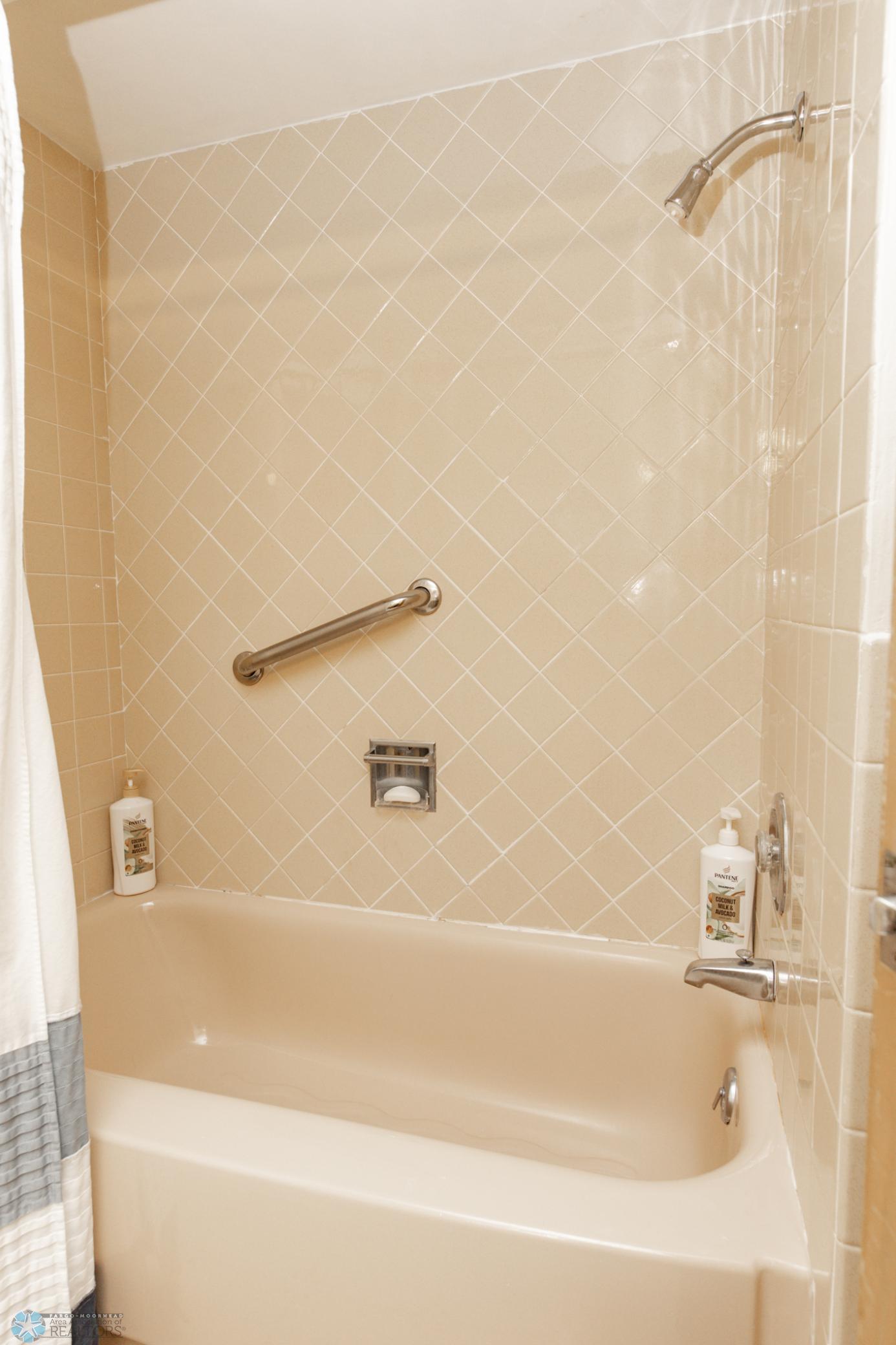 Bathroom 2 - Full