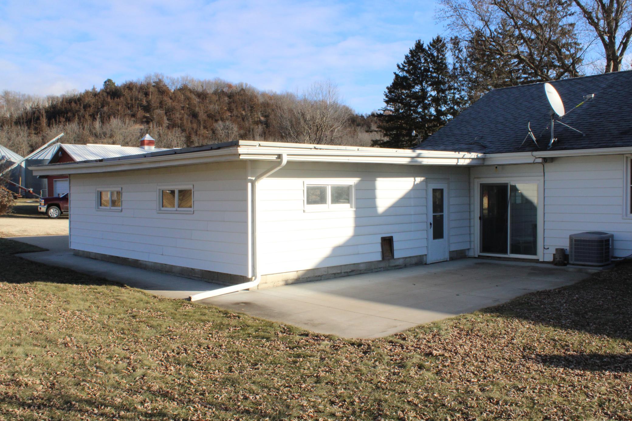 House-Garage West.JPG