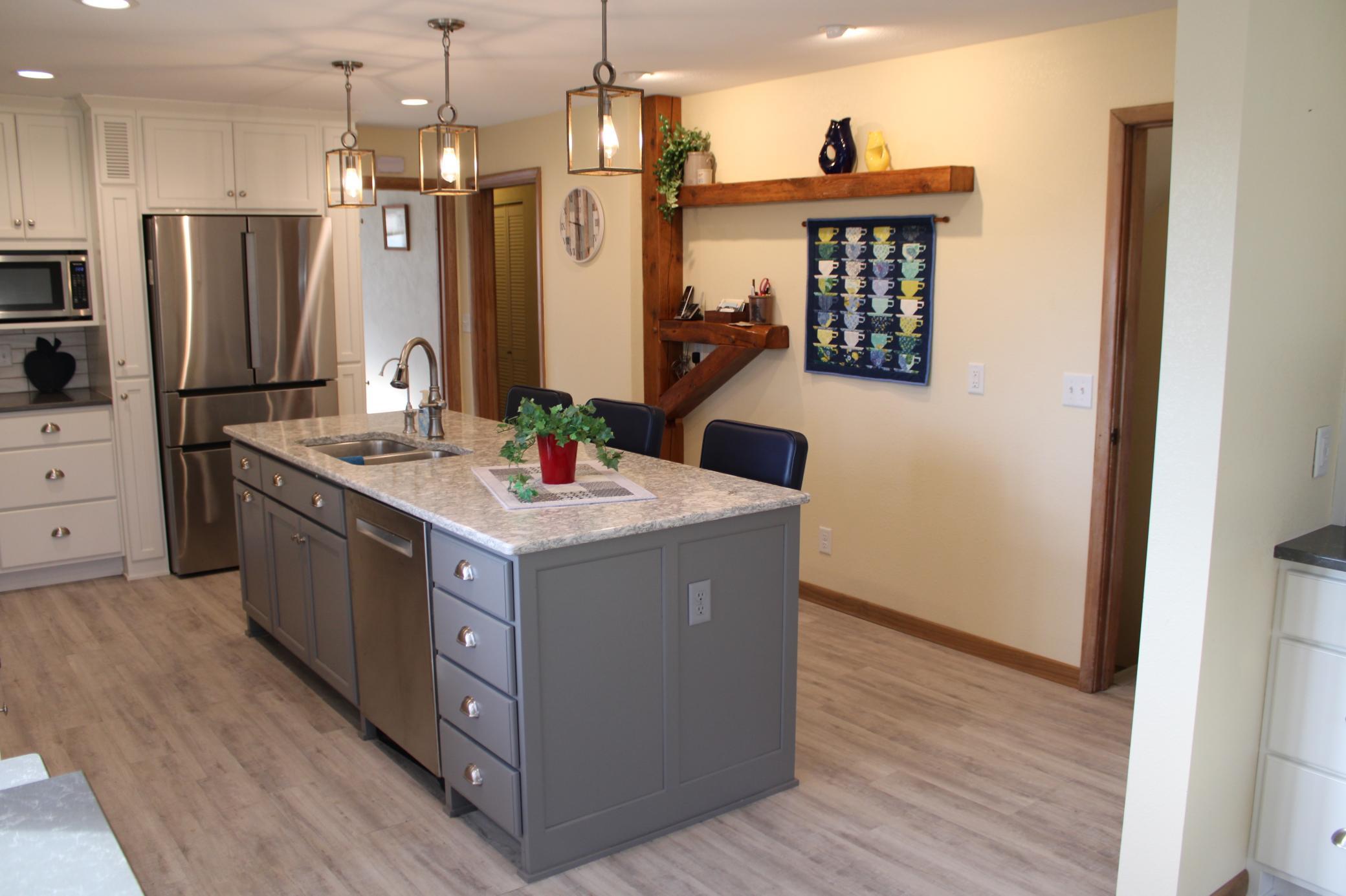 Kitchen Island.JPG
