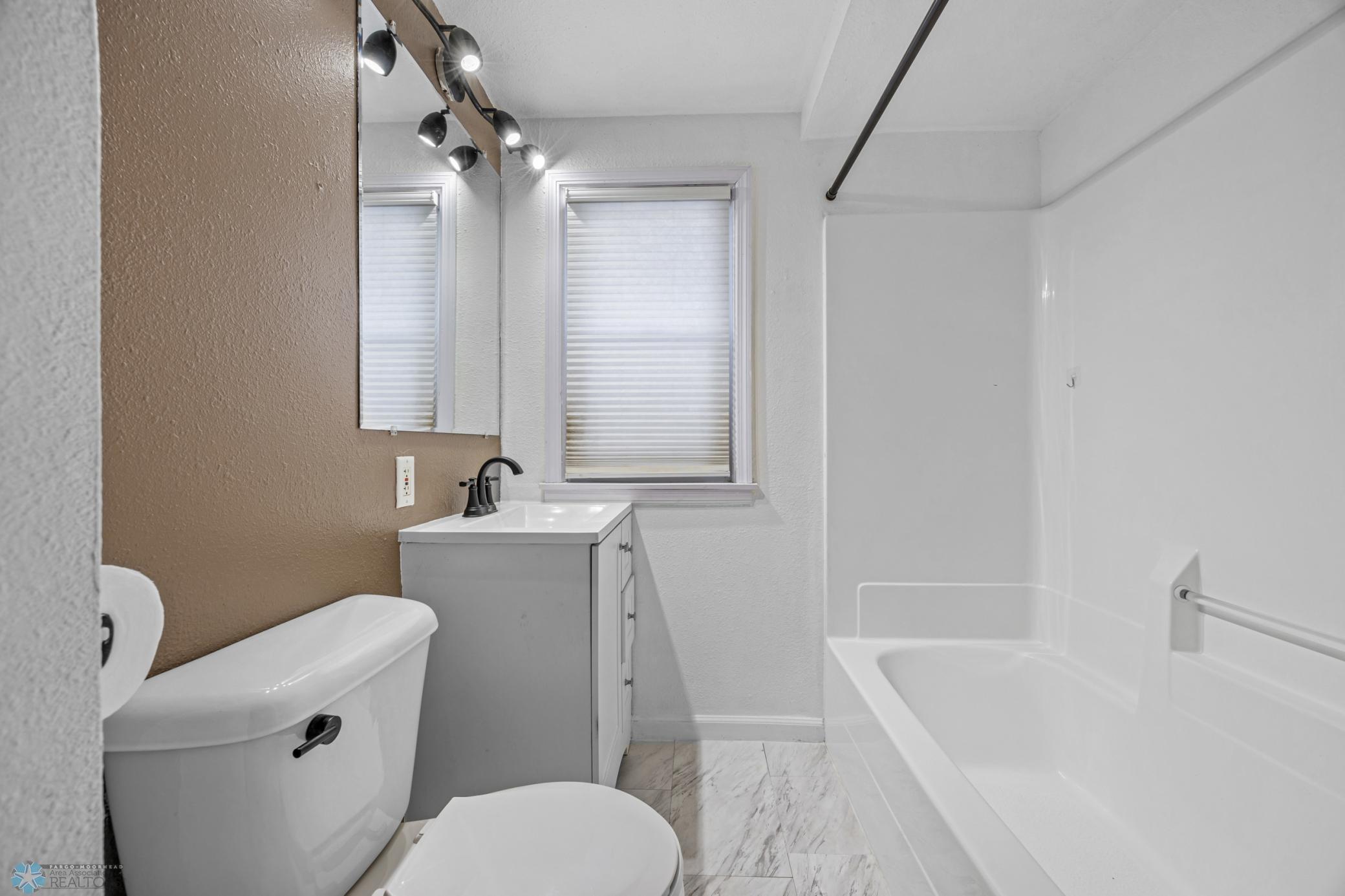 Full Bath on main