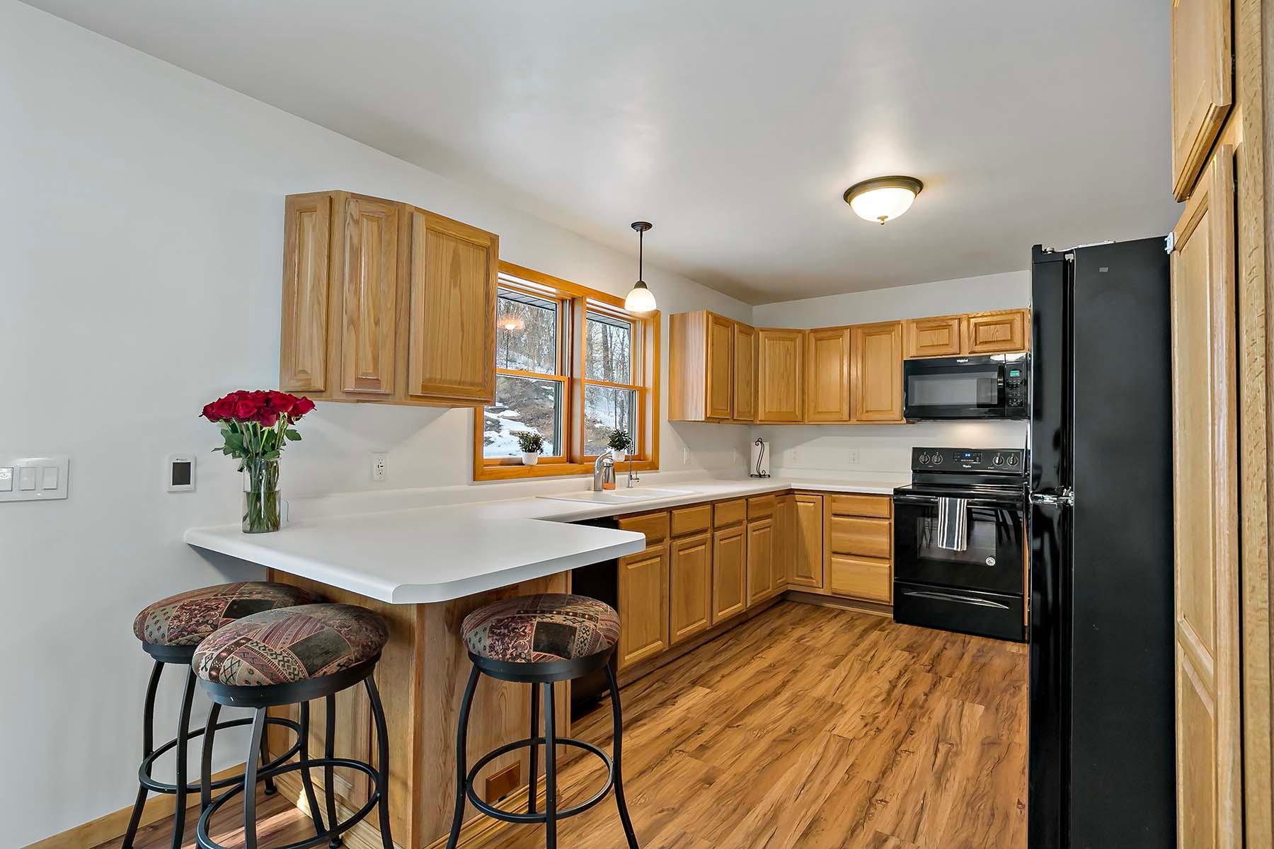 Oodles of Cabinets & Counter Space