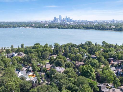 Just 1.5 blocks to the lake! Beach, sand volleyball courts, bike and walking trails - The Grand Rounds Trail System.