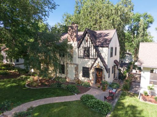 Beautiful professional landscaping! 3824 Upton Avenue South - Linden Hills Minneapolis