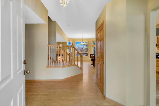 Foyer with 10â high ceilings oak hardwood flooring
