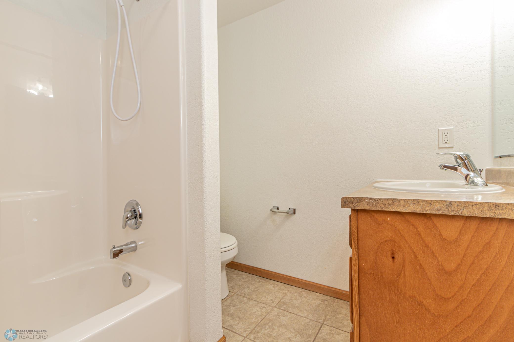 4227 51st Street S Fargo, ND-25.jpg