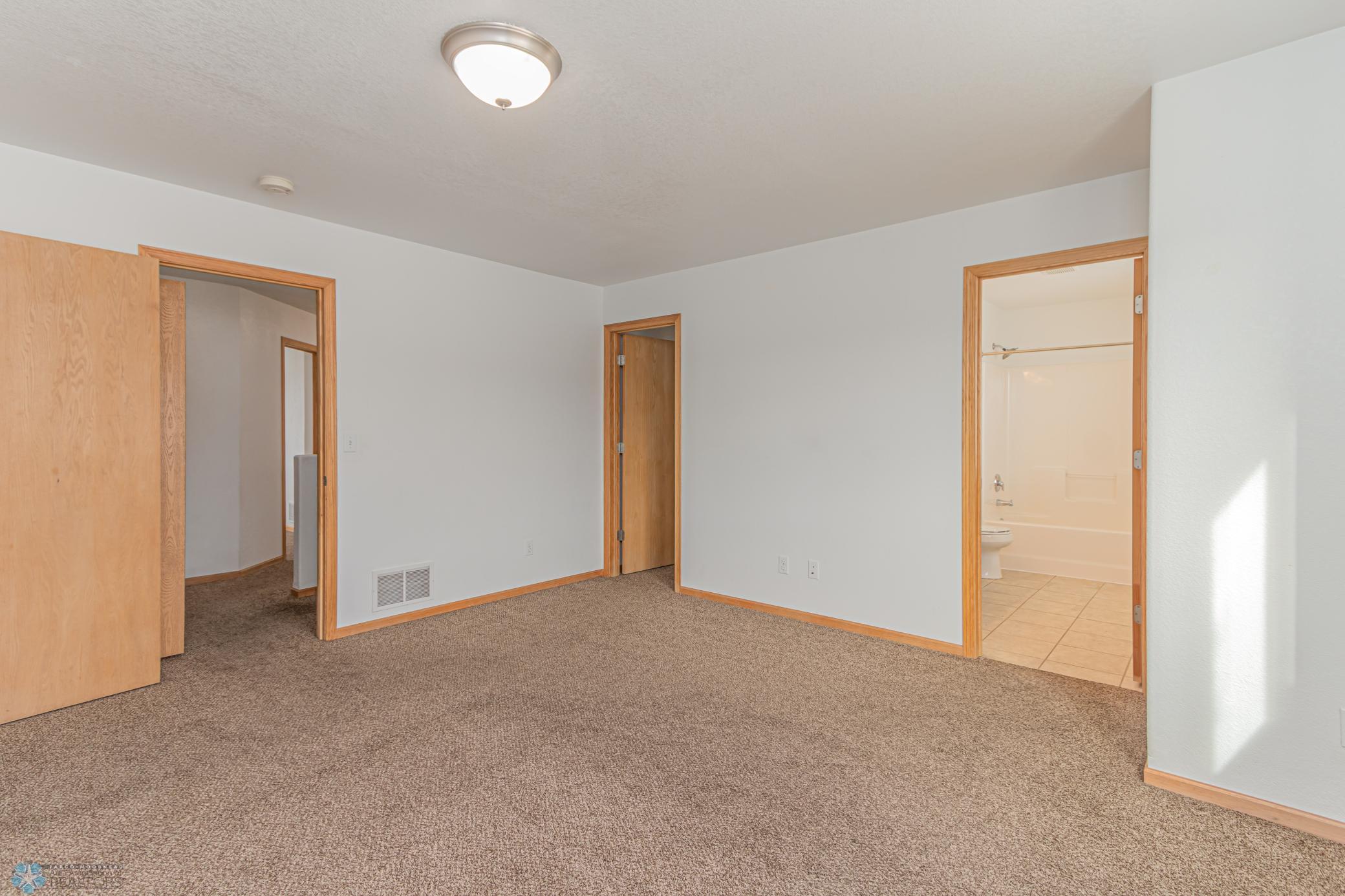 4227 51st Street S Fargo, ND-11.jpg