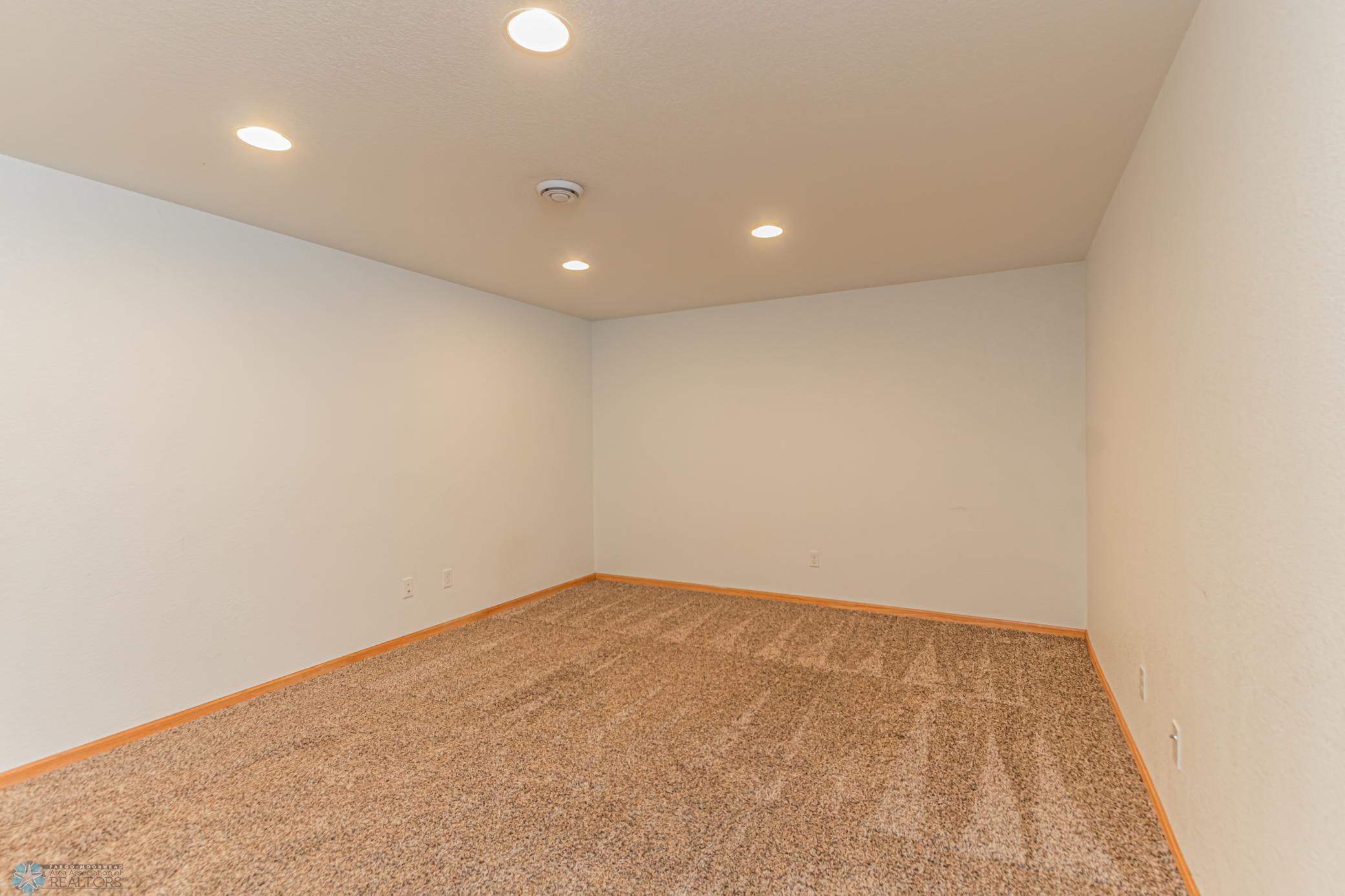 4227 51st Street S Fargo, ND-21.jpg