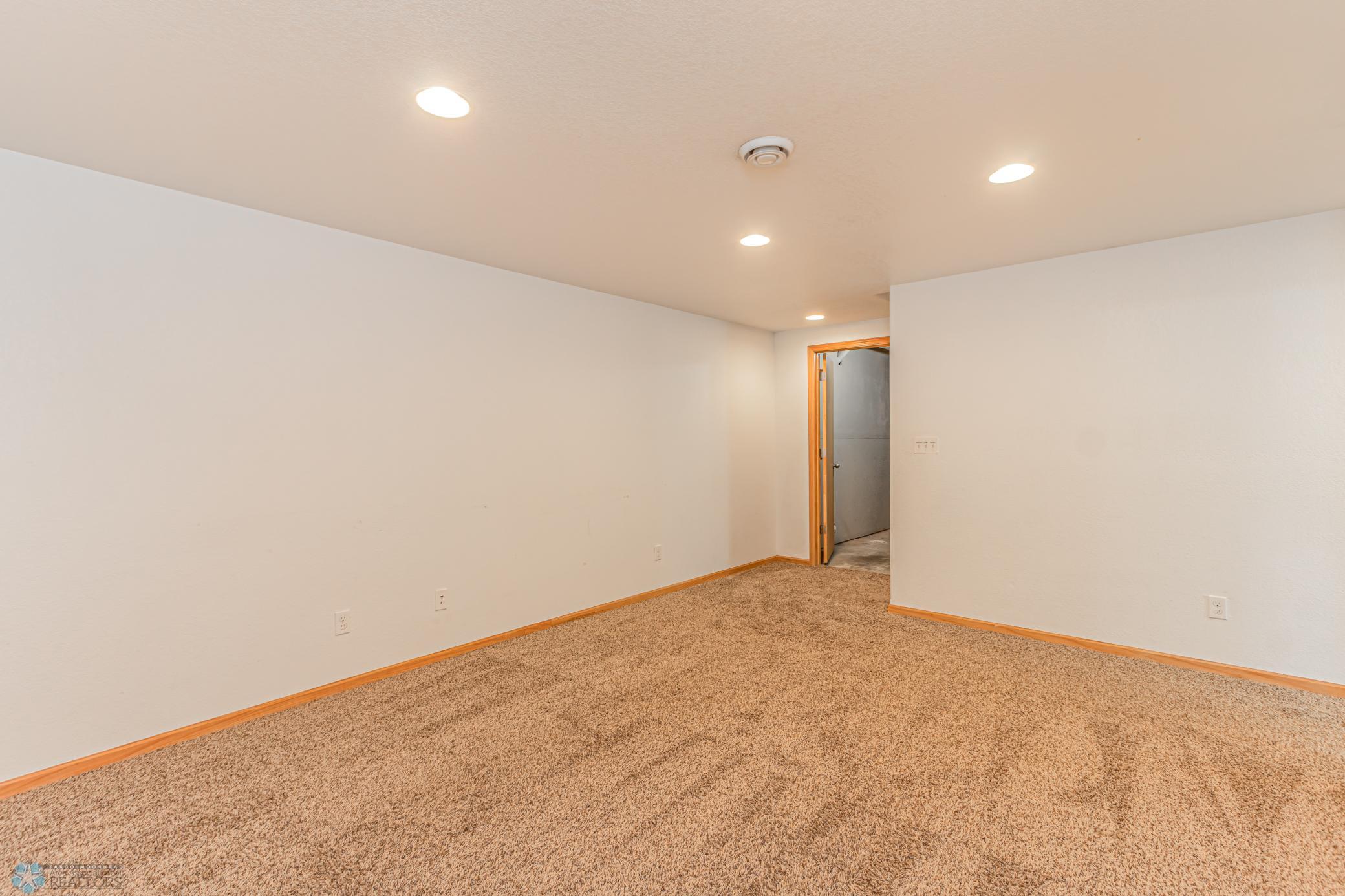 4227 51st Street S Fargo, ND-22.jpg
