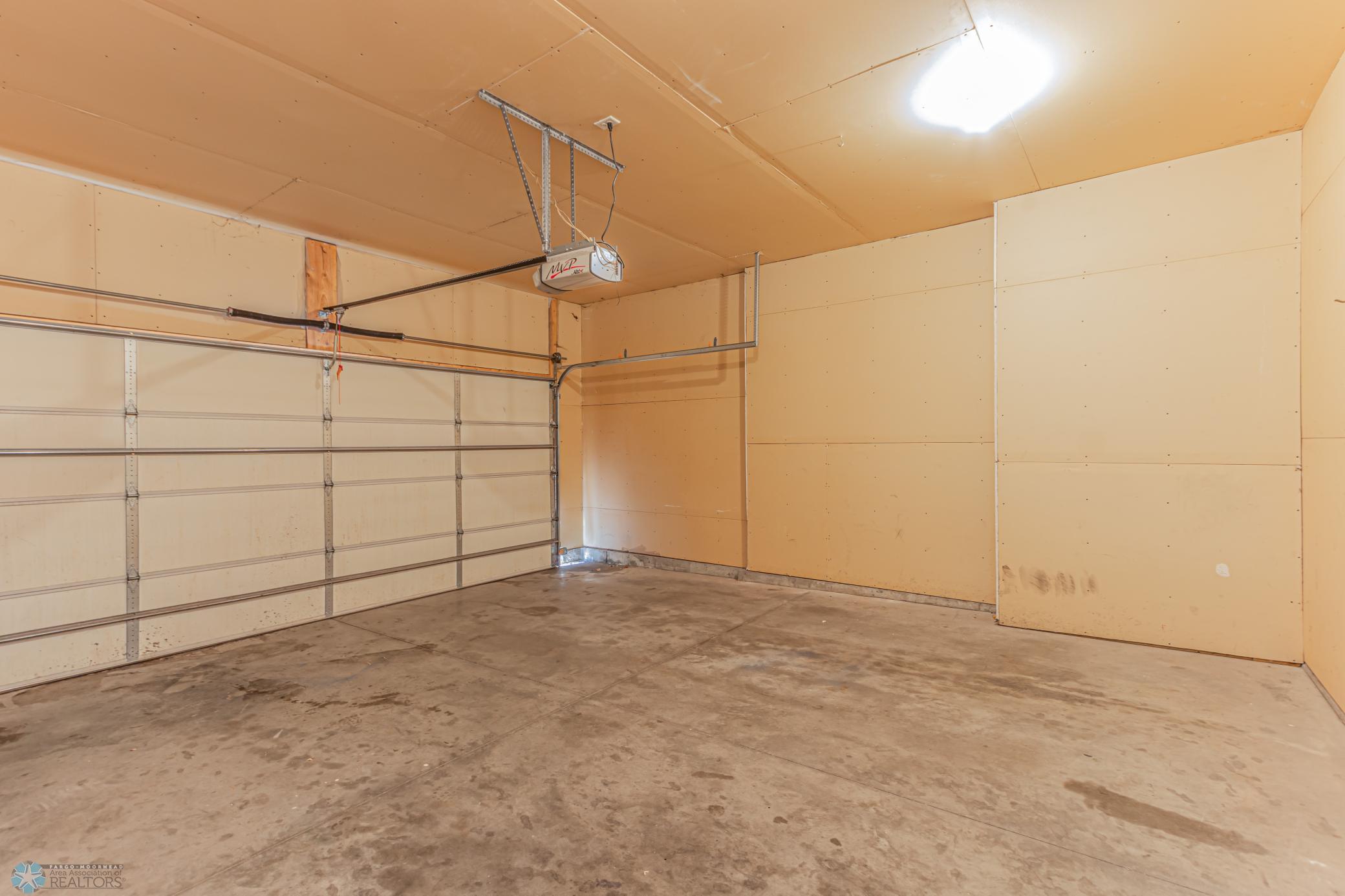 4252 Estate Dr S Fargo, ND-31.jpg