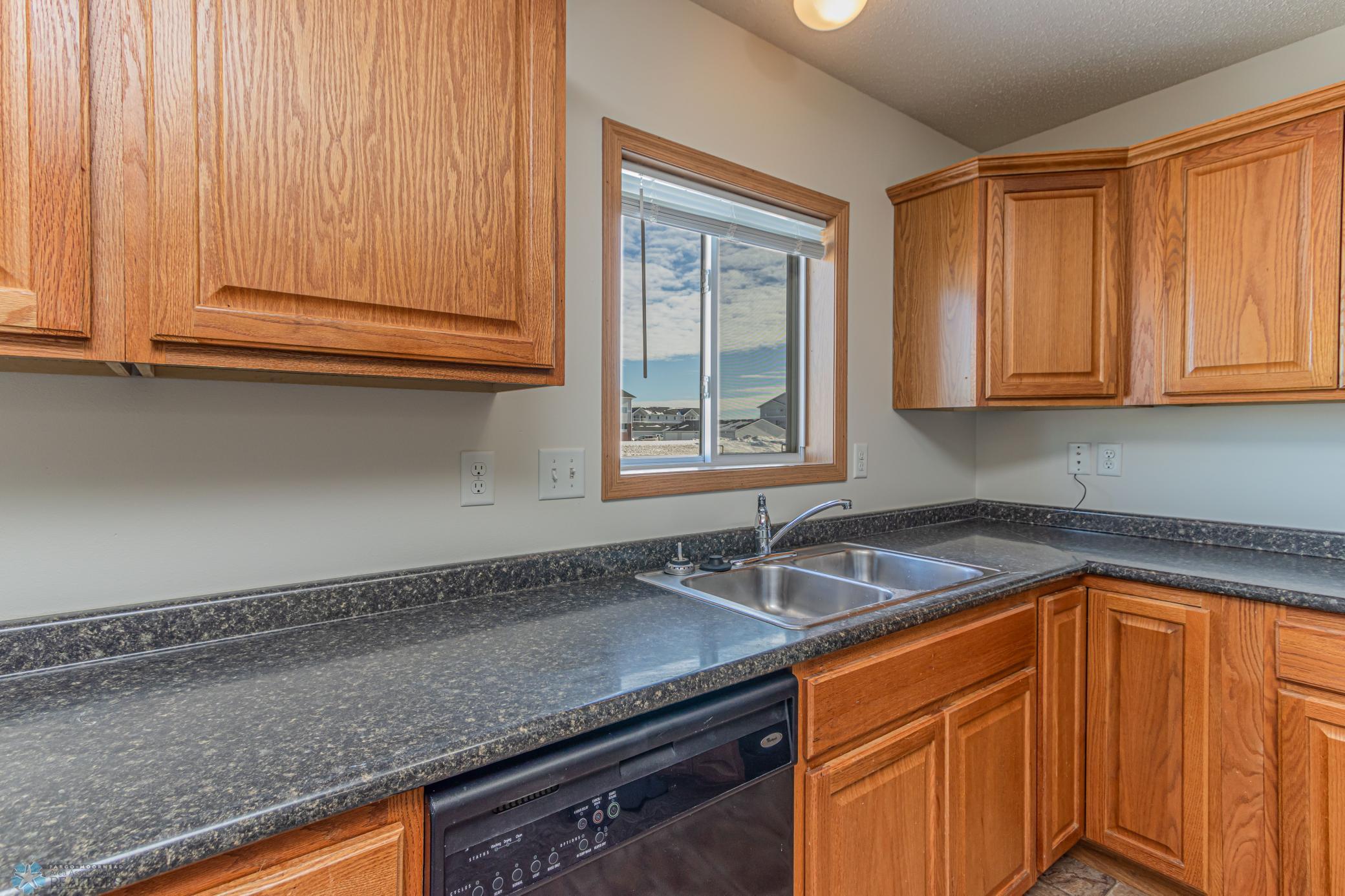 4252 Estate Dr S Fargo, ND-12.jpg